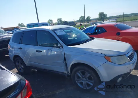 2010 Subaru Forester 2.5X z USA, uszkodzony, nr VIN JF2SH6AC3AH739946